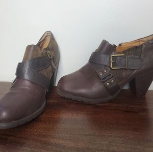 Crown Vintage Ankle Booties Size 10M